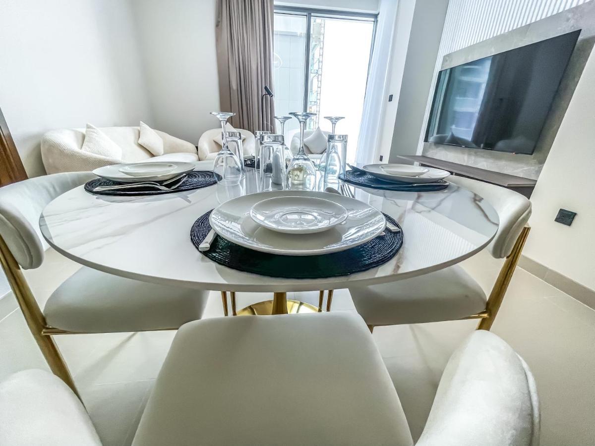 Stay Mindblowing 2 Bedroom Holiday Home With Close View Of Burj Khalifa Dubai Esterno foto